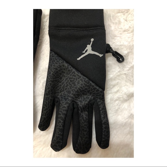 **❣️SOLD❣️**Nike Jumpman Gloves..Boys Size 8/20 - Picture 2 of 4